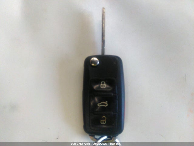 2012 VOLKSWAGEN TIGUAN S VIN: WVGBV7AX6CW530551
