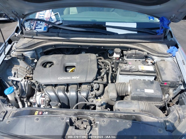 2017 HYUNDAI ELANTRA SE VIN: 5NPD84LF7HH195630