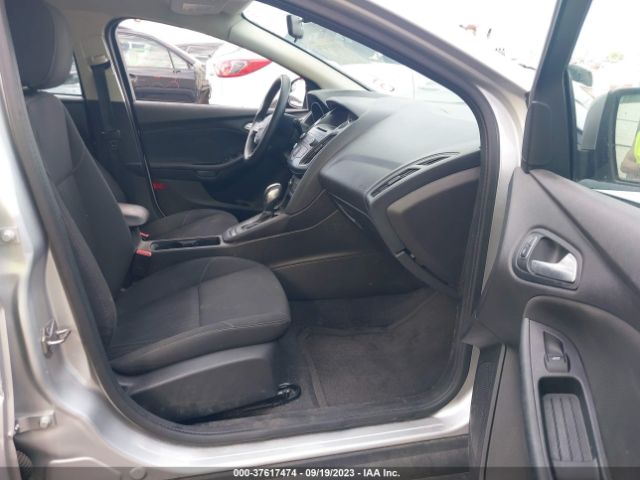 1FADP3K27GL351757 Ford FOCUS SE
