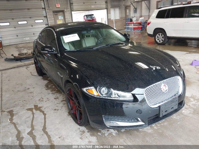 2015 JAGUAR XF SAJWJ0FF4F8U53195 Photo 0