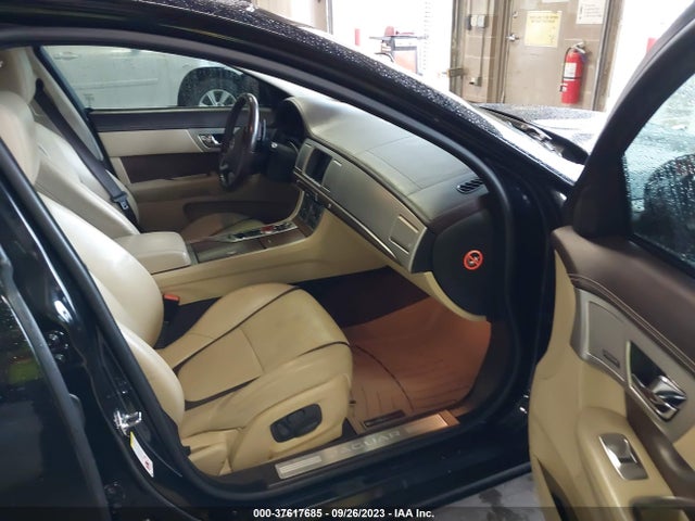 2015 JAGUAR XF SAJWJ0FF4F8U53195 Photo 4