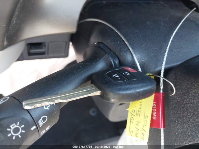 Toyota RAV4 LE 2015 JTMZFREV5FJ056534 Image 3