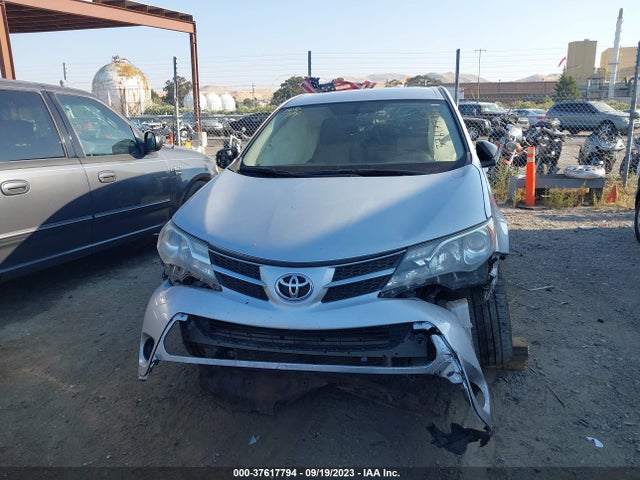 Toyota RAV4 LE 2015 JTMZFREV5FJ056534 Image 4