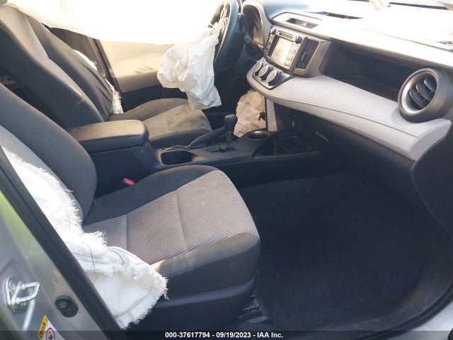 Toyota RAV4 LE 2015 JTMZFREV5FJ056534 Image 11