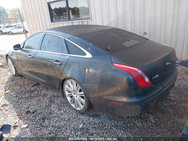 2011 JAGUAR XJ SAJWA2GE4BMV17660 Photo 2