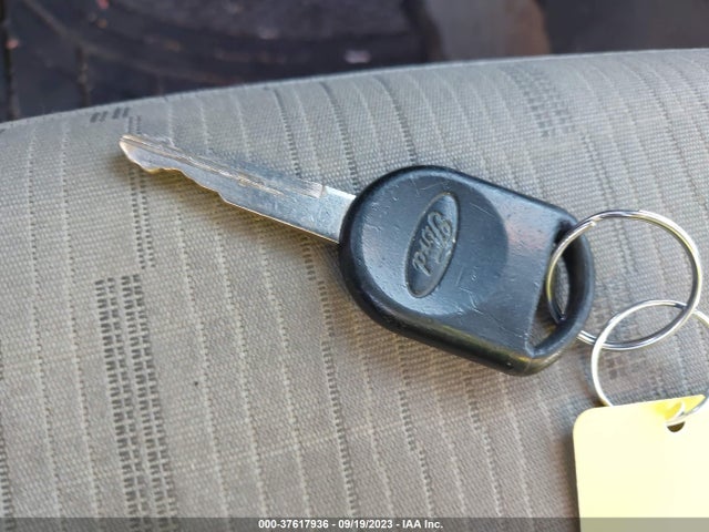 2011 FORD FOCUS SE VIN: 1FAHP3FN4BW135121
