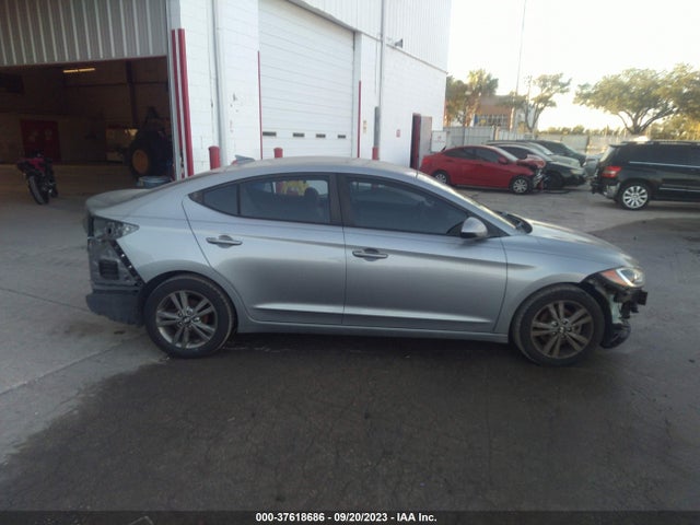 2017 HYUNDAI ELANTRA SE VIN: 5NPD84LF5HH061537