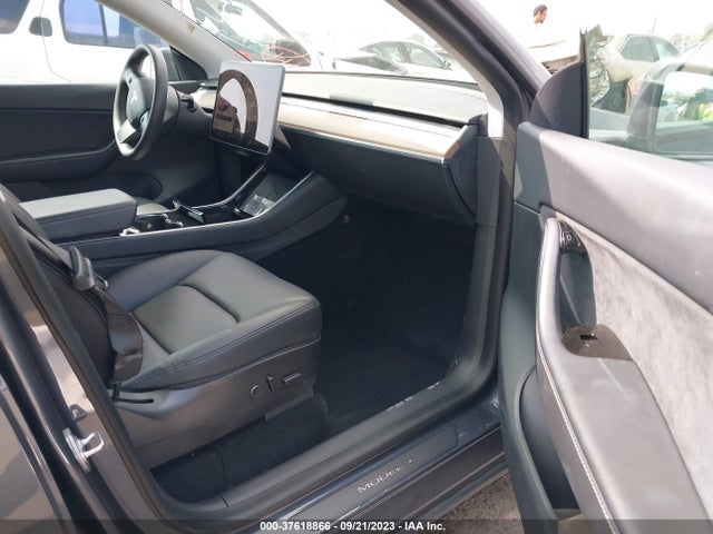 Tesla Model Y Long Range 2021 5YJYGDEE6MF091146 Image 13