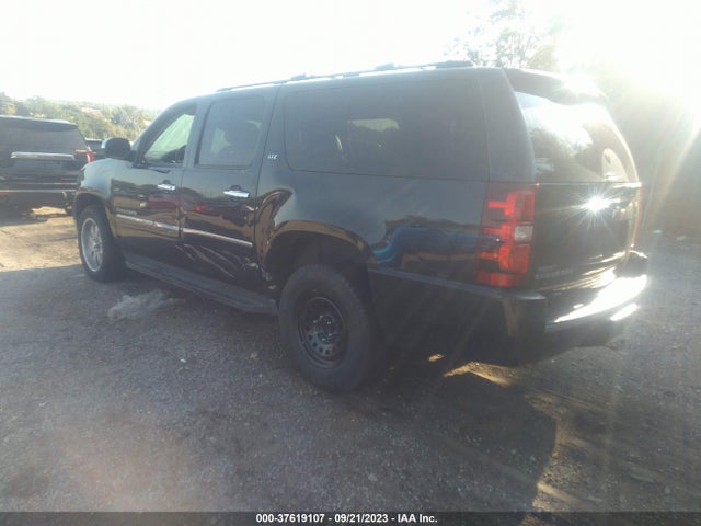 2011 CHEVROLET SUBURBAN 1GNSKKE35BR226218 Photo 2