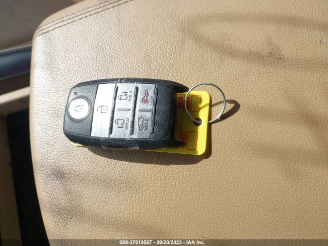 KNDMB5C11H6320725 KIA SEDONA LX