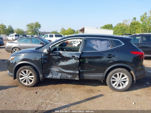 JN1BJ1CR9JW254099 Nissan Rogue Sport Sv