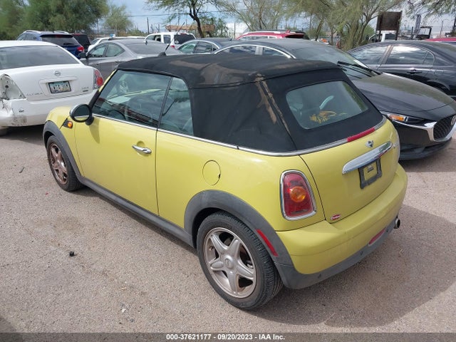 2010 MINI COOPER CONVERTIBLE WMWMR3C52ATU98666 Photo 2