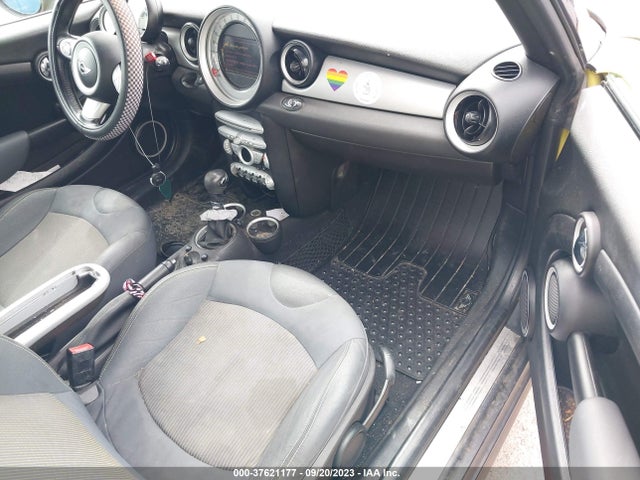 2010 MINI COOPER CONVERTIBLE WMWMR3C52ATU98666 Photo 4