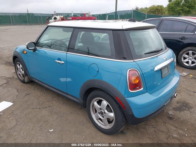 2009 MINI COOPER HARDTOP WMWMF33569TW71285 Photo 2