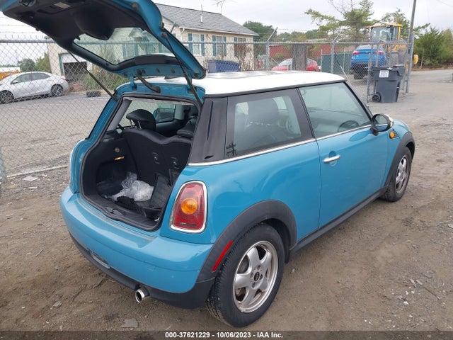 2009 MINI COOPER HARDTOP WMWMF33569TW71285 Photo 3
