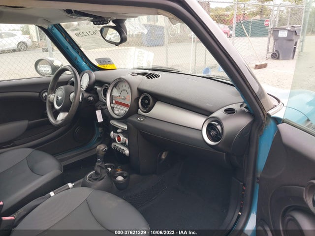 2009 MINI COOPER HARDTOP WMWMF33569TW71285 Photo 4