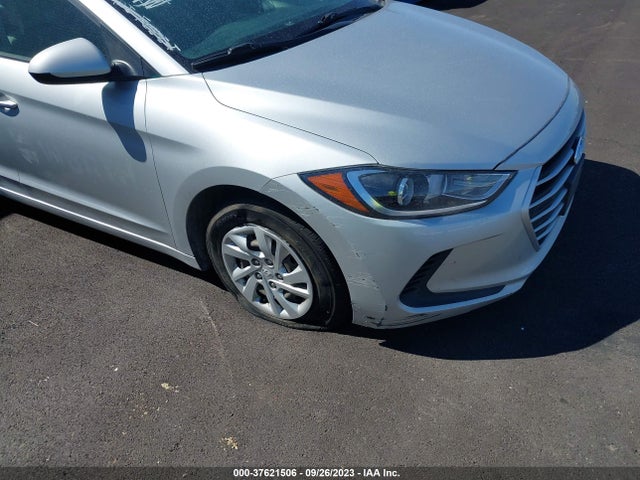 Hyundai ELANTRA SE 2018 5NPD74LF7JH225394 Image 12