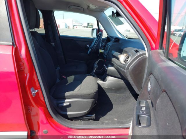 ZACCJABT8FPB22390 Jeep Renegade Latitude