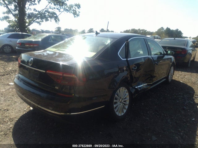 1VWBT7A32HC070527 Volkswagen Passat 1.8t Se