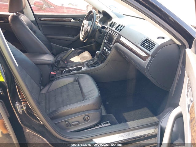 1VWCM7A31EC103160 Volkswagen Passat Sel Premium