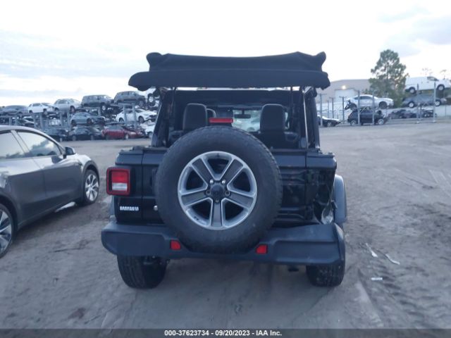 1C4HJXEN9JW326990 Jeep Wrangler Unlimited Sahara