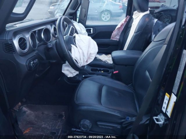 1C4HJXEN9JW326990 Jeep Wrangler Unlimited Sahara