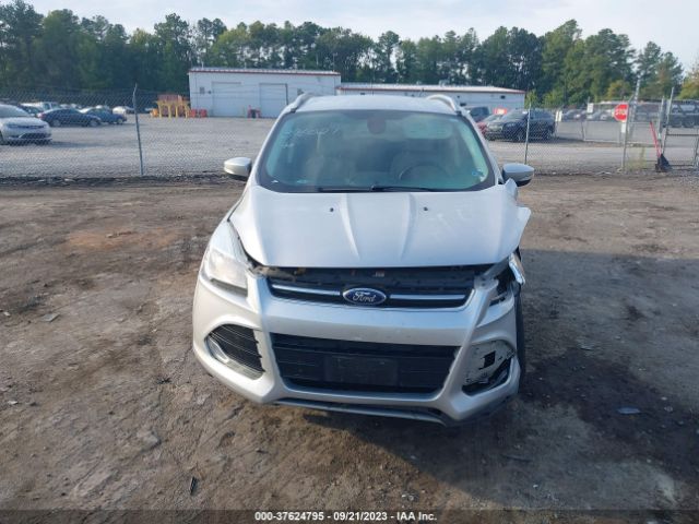 1FMCU0J95FUA32731 Ford Escape Titanium
