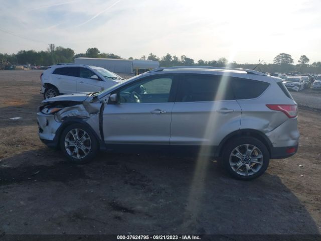 1FMCU0J95FUA32731 Ford Escape Titanium
