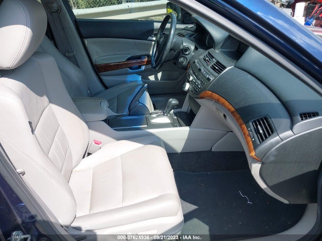 2011 HONDA ACCORD SDN EX-L VIN: 1HGCP2F84BA127706