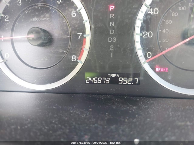2011 HONDA ACCORD SDN EX-L VIN: 1HGCP2F84BA127706