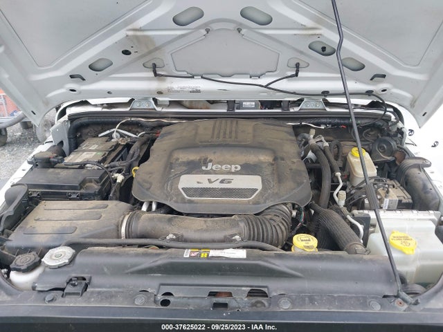 1C4BJWDG5GL201210 Jeep Wrangler Unlimited Sport