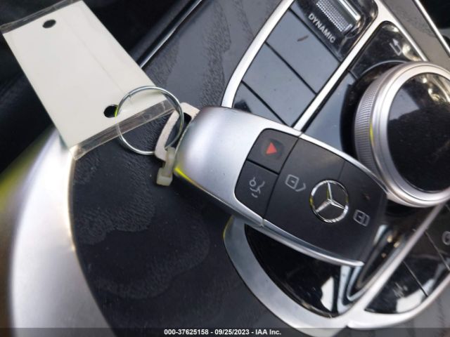 WDDWJ8DB1KF811880 Mercedes-Benz C-class C 300