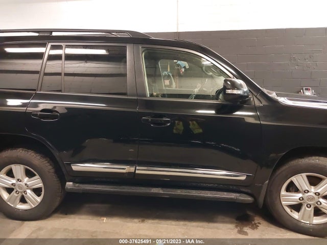 2014 Toyota Land Cruiser, VIN: JTMHY7AJ3E4027558