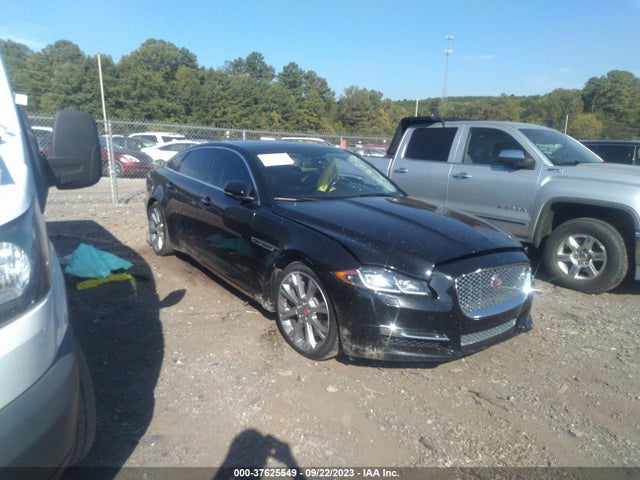 2016 JAGUAR XJ SAJWA2GE7GMW00975 Photo 0