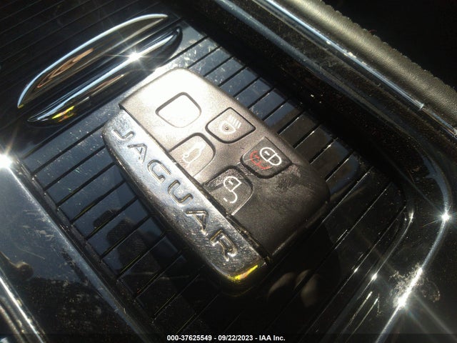 2016 JAGUAR XJ SAJWA2GE7GMW00975 Photo 10