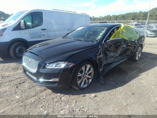 2016 JAGUAR XJ SAJWA2GE7GMW00975 Photo 1