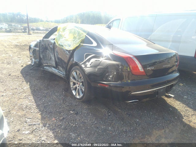 2016 JAGUAR XJ SAJWA2GE7GMW00975 Photo 2