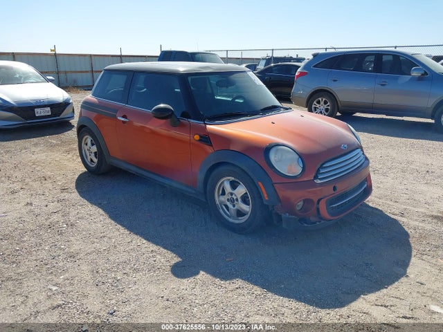 2011 MINI COOPER HARDTOP WMWSU3C56BT098553 Photo 0