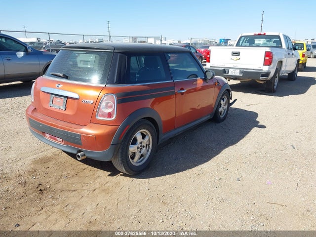 2011 MINI COOPER HARDTOP WMWSU3C56BT098553 Photo 3
