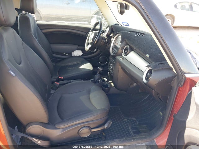 2011 MINI COOPER HARDTOP WMWSU3C56BT098553 Photo 4