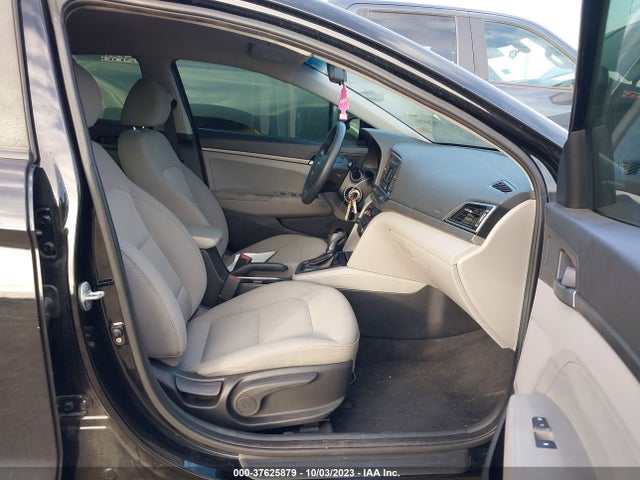 2018 HYUNDAI ELANTRA SE VIN: KMHD74LF3JU467228