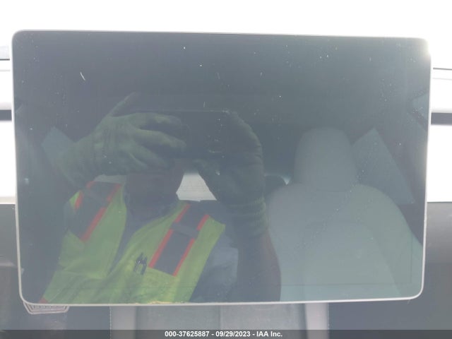 2022 Tesla 3, VIN: 5YJ3E1EB0NF238678