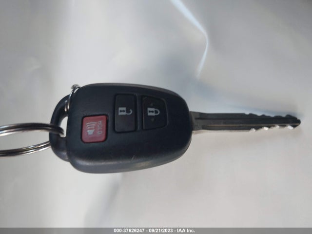 Toyota RAV4 LE 2018 JTMZFREV9JJ209263 Image 11