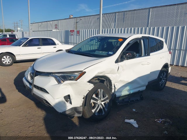 Toyota RAV4 LE 2018 JTMZFREV9JJ209263 Image 2