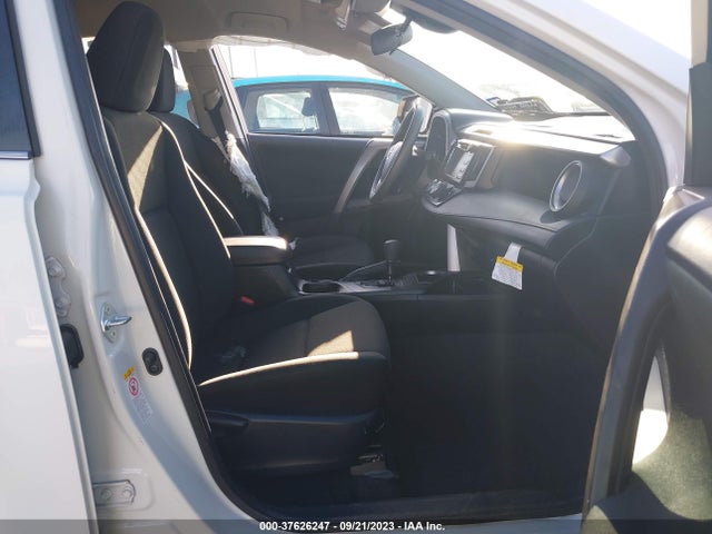 Toyota RAV4 LE 2018 JTMZFREV9JJ209263 Image 5
