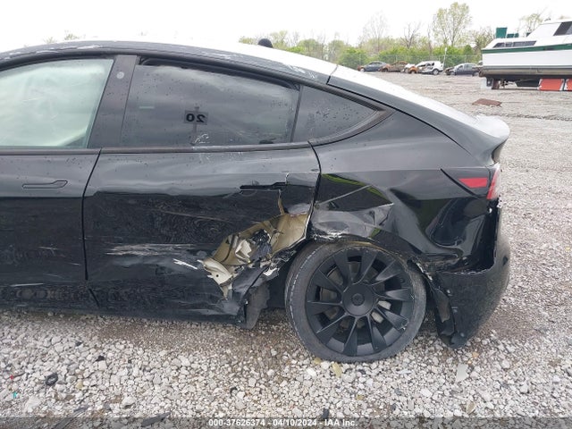 7SAYGAEE4NF427881 Tesla Model Y Long Range Dual Motor All-wheel Drive