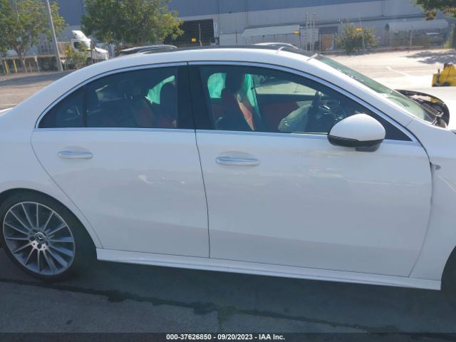 WDD3G4EB8KW020240 Mercedes-Benz A-class A 220
