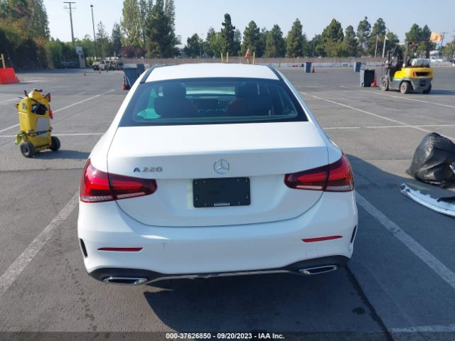 WDD3G4EB8KW020240 Mercedes-Benz A-class A 220