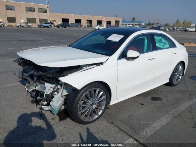 WDD3G4EB8KW020240 Mercedes-Benz A-class A 220