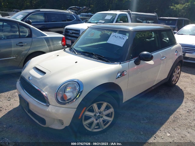 2011 MINI COOPER HARDTOP WMWSV3C52BTY23448 Photo 1